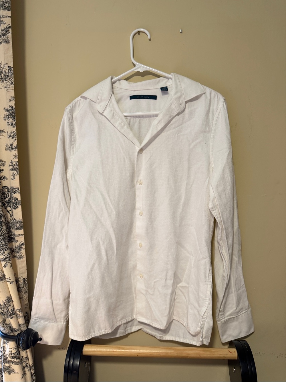Perry Ellis Men's White Casual Button-Down Shirt